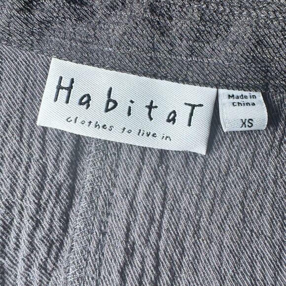 Habitat Gray Tunic Blouse XS Textured Crepe Button Front Artsy Layering Top - Picture 5 of 14